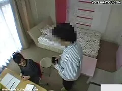 พ่อของเหี้ยของเด็กสาวได้เป็นจำนวนมาอยู่ในสระว่ายน้ำ วีดีโอ โป๊ ๆ